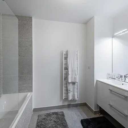 Chic Alpin A Avec Balcon Et Parking Couvert - Fr-1-569-74 Apartment